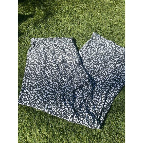Size XL Victoria's Secret Flare Cheetah Pajama Pants - Picture 3 of 3